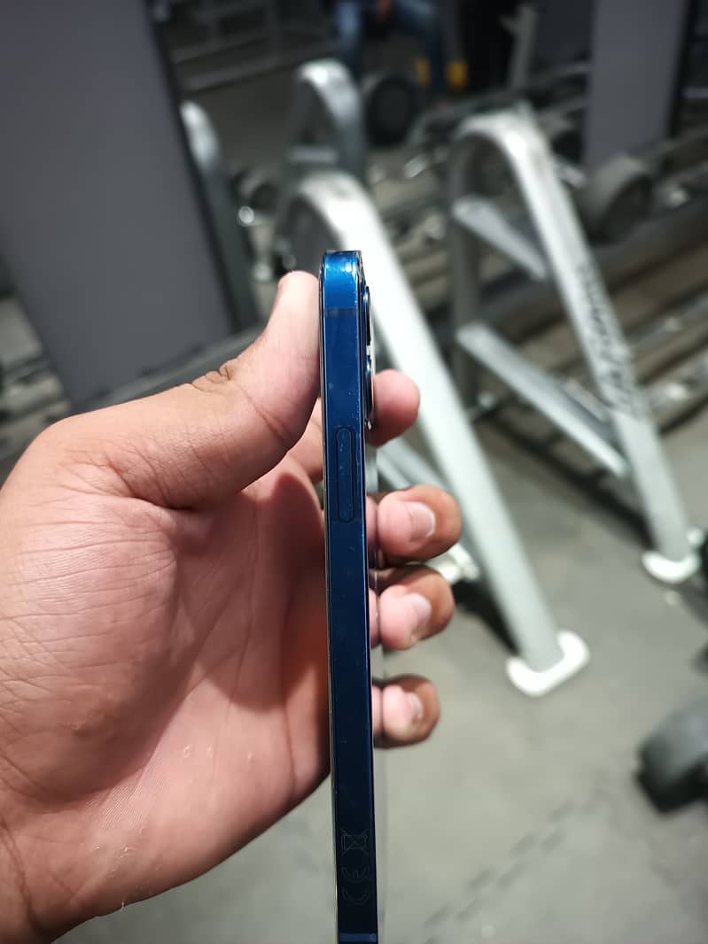 Apple iPhone 12 3