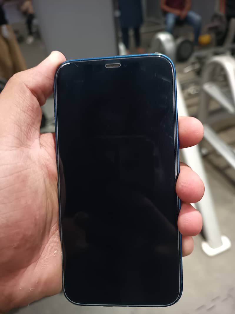 Apple iPhone 12 4