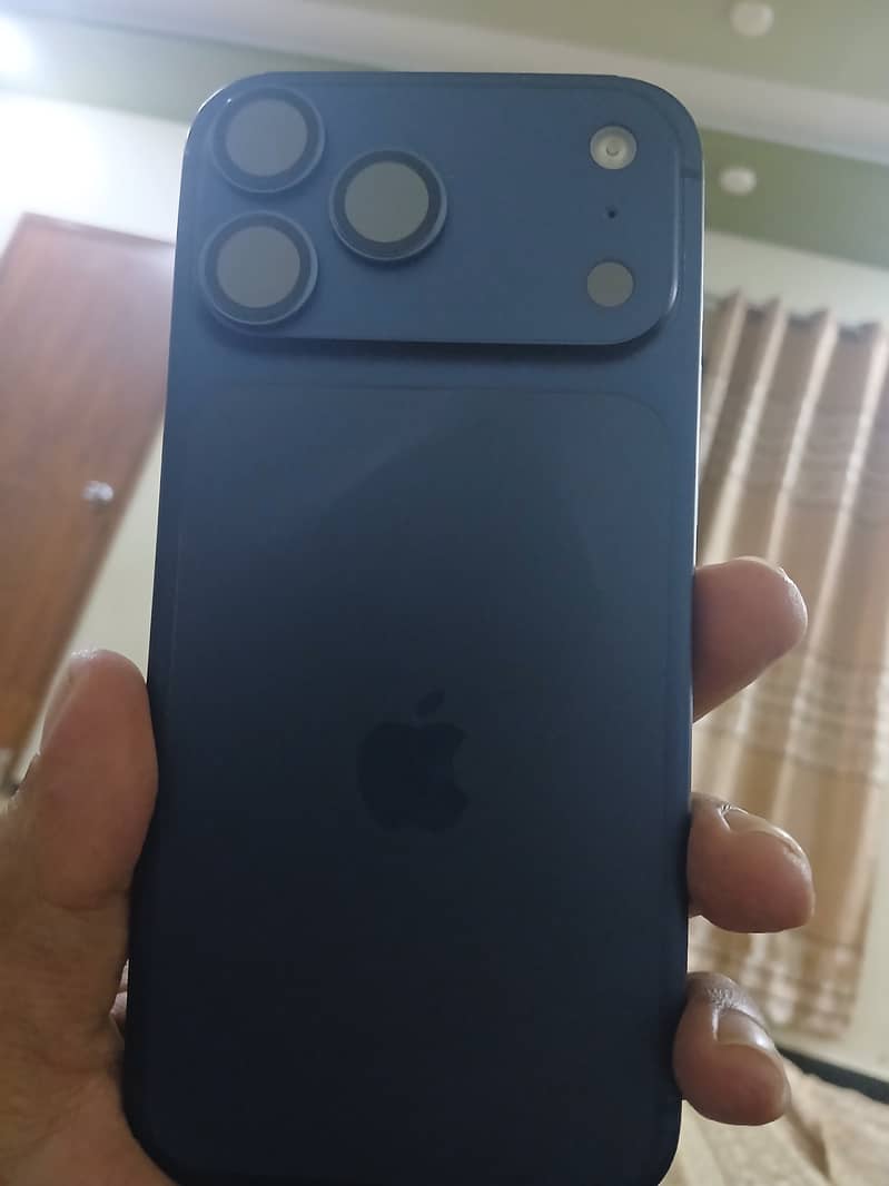 Apple iPhone 17 Pro Max 1