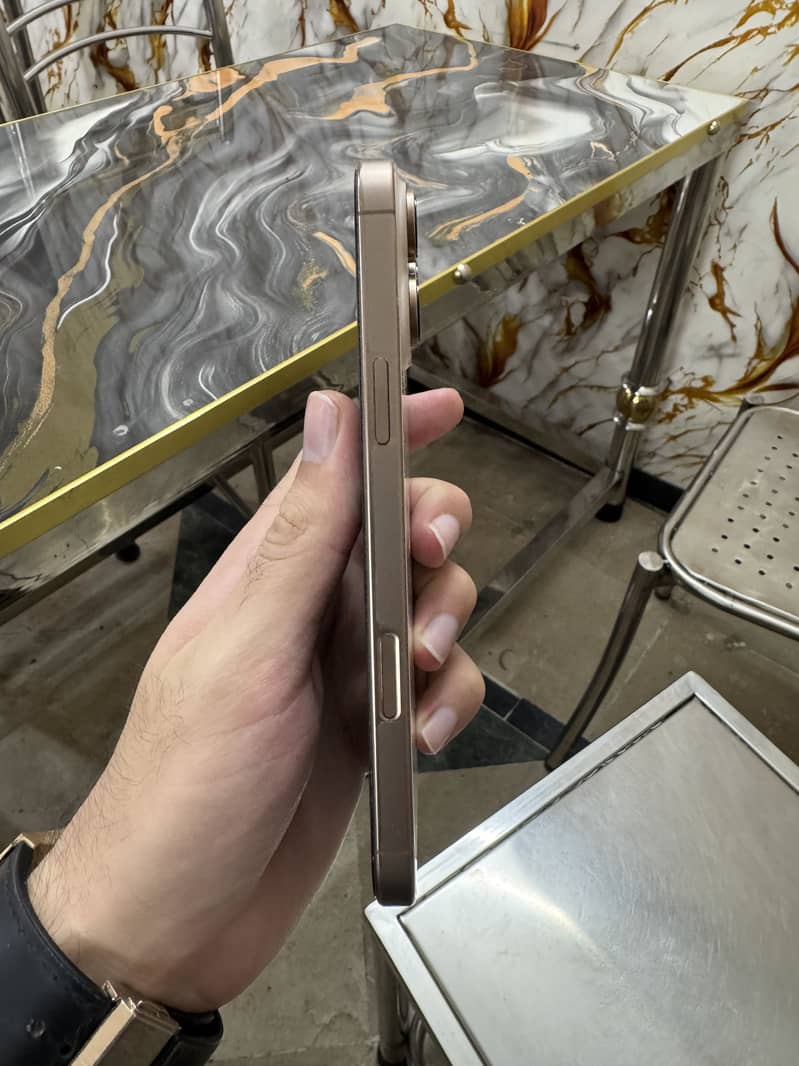 Apple iPhone 16 Pro Max 3