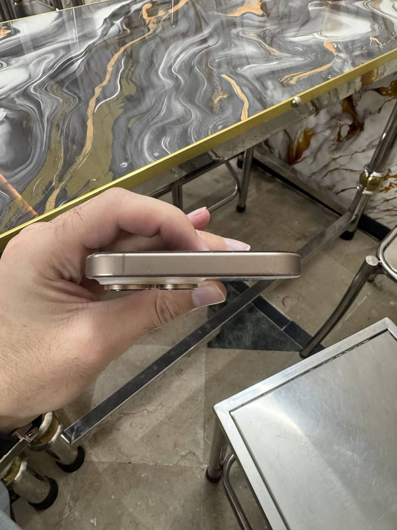 Apple iPhone 16 Pro Max 5