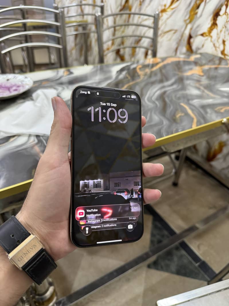 Apple iPhone 16 Pro Max 6