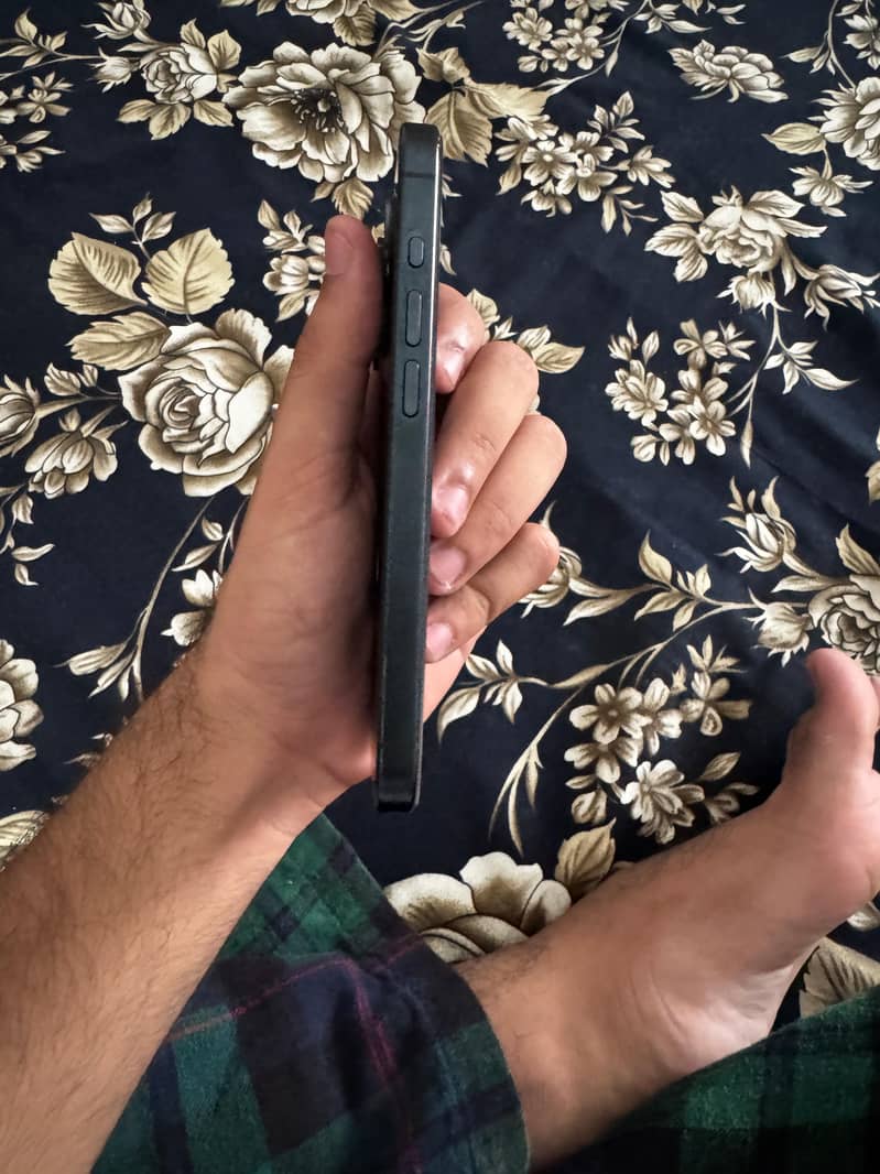 Apple iPhone 15 Pro 3