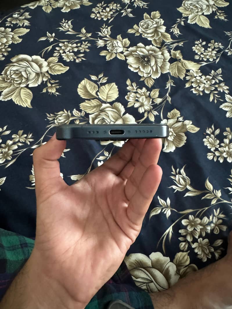 Apple iPhone 15 Pro 6