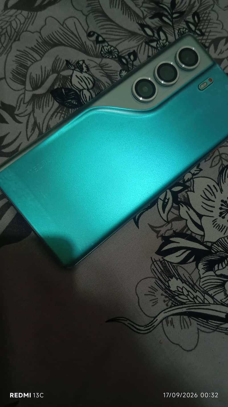 Tecno Camon 40pro 0