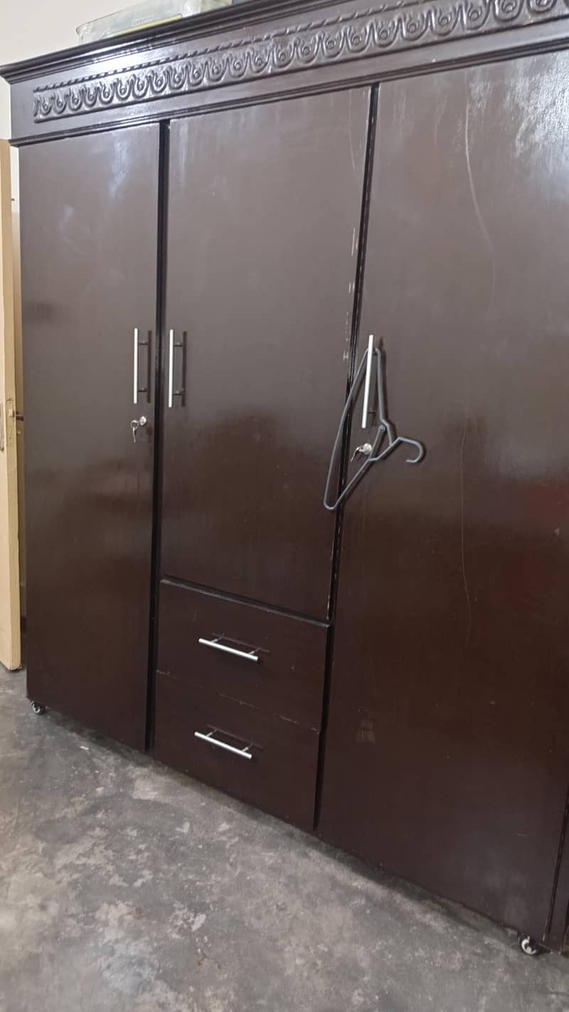 wardrobe 0
