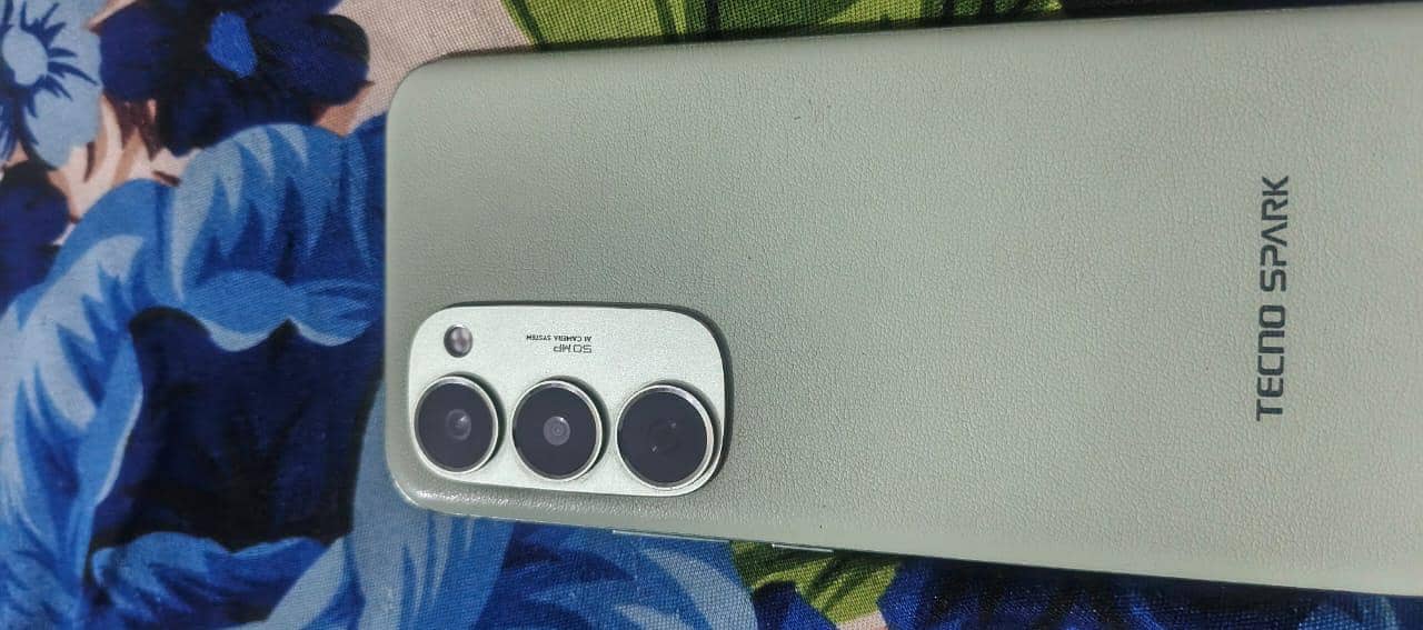Tecno spark 40 pro Plus 4