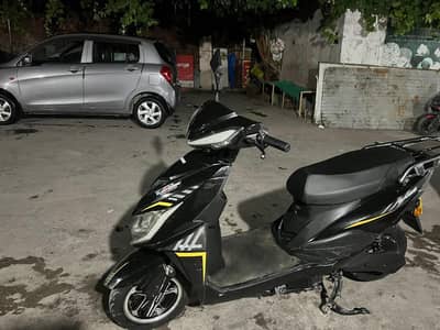 Saige E-90 Scooty for sale