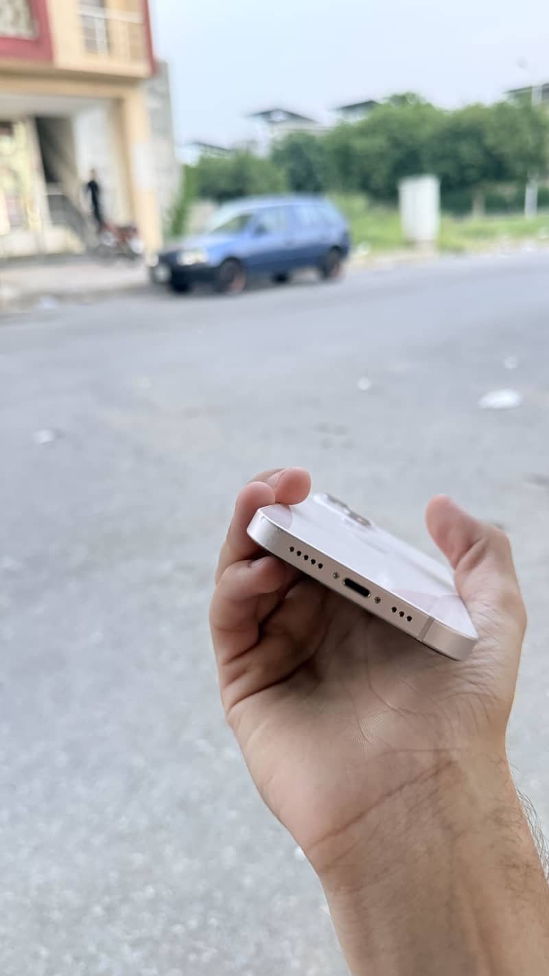 Apple iPhone 13 1