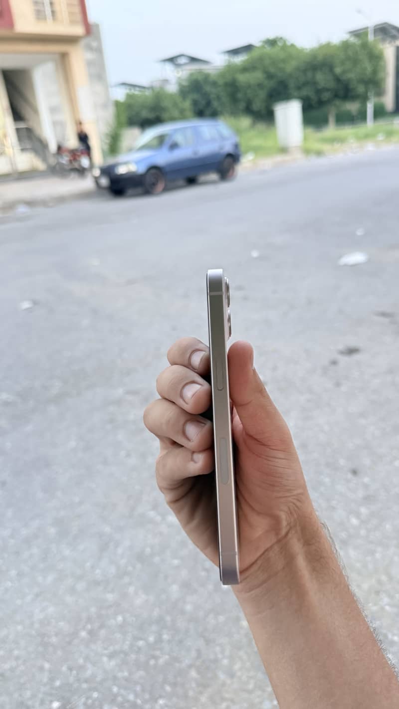 Apple iPhone 13 3