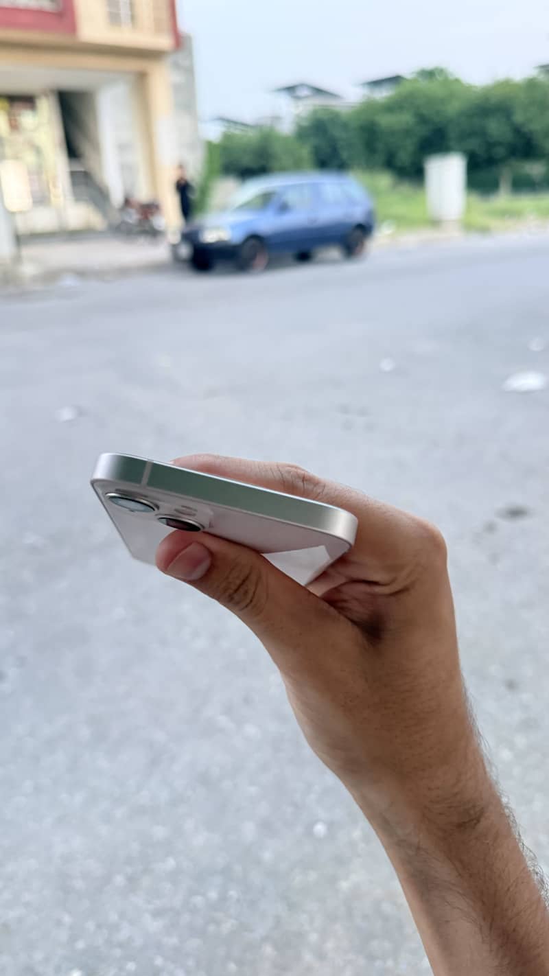 Apple iPhone 13 5