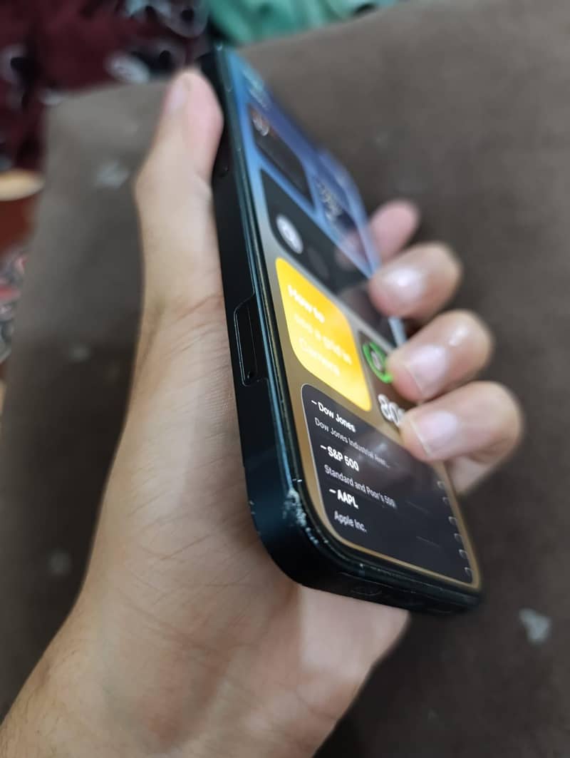 Apple iPhone 13 4