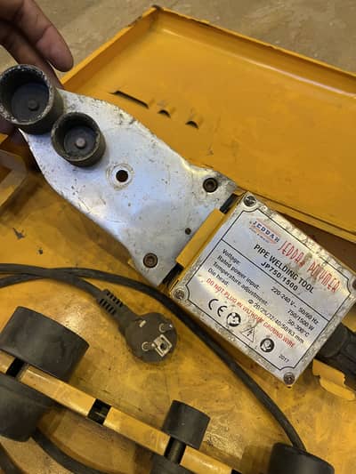 Pipe welding mechine