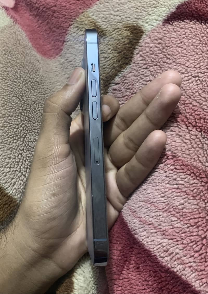 Apple iPhone 13 Pro 2