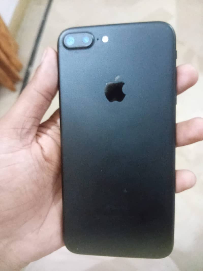 Apple iPhone 7 Plus 6