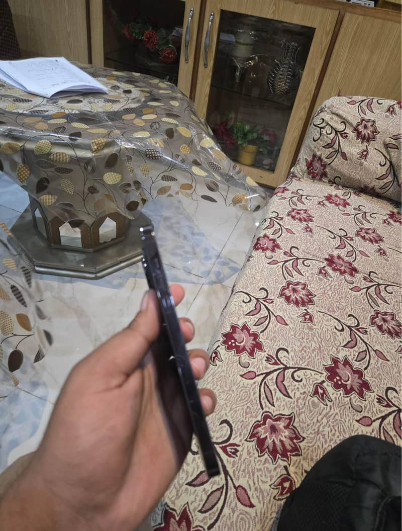 Apple iPhone 14 Pro Max 1