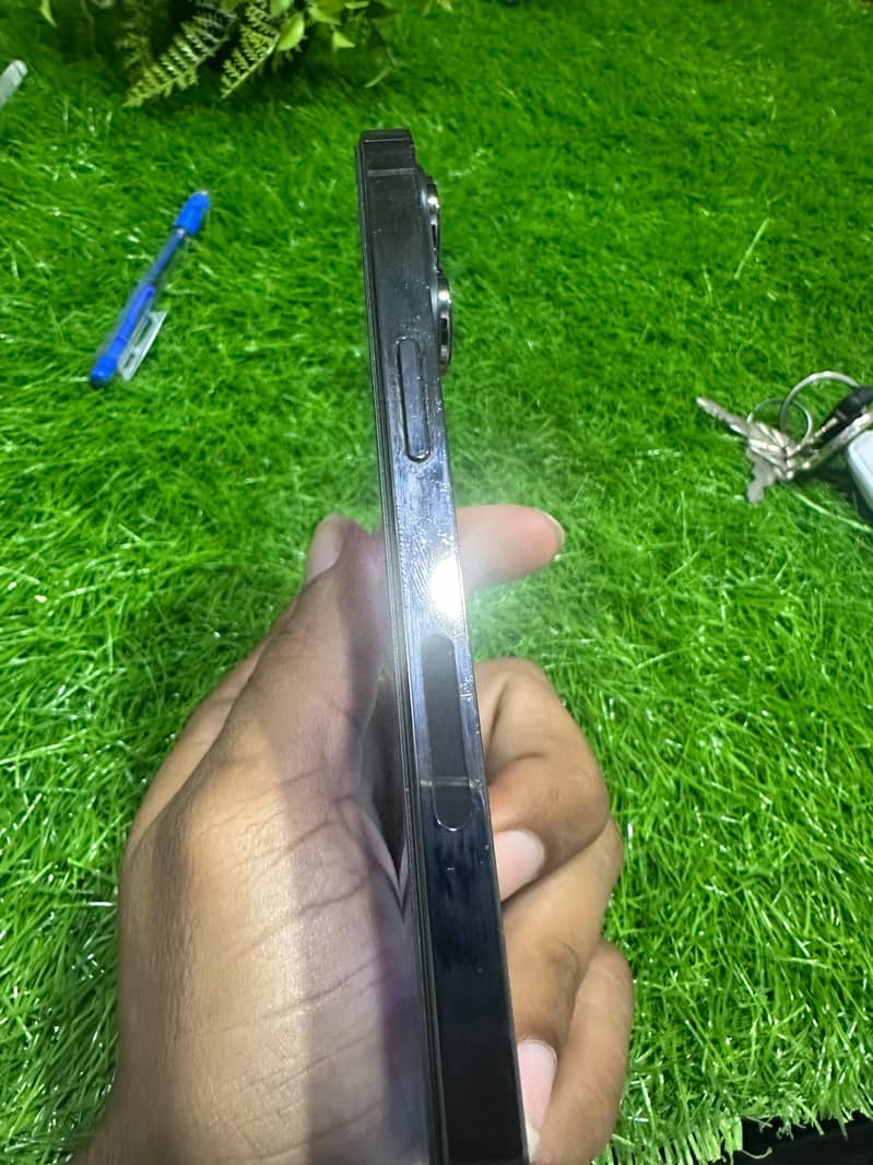 Apple iPhone 13 Pro 4