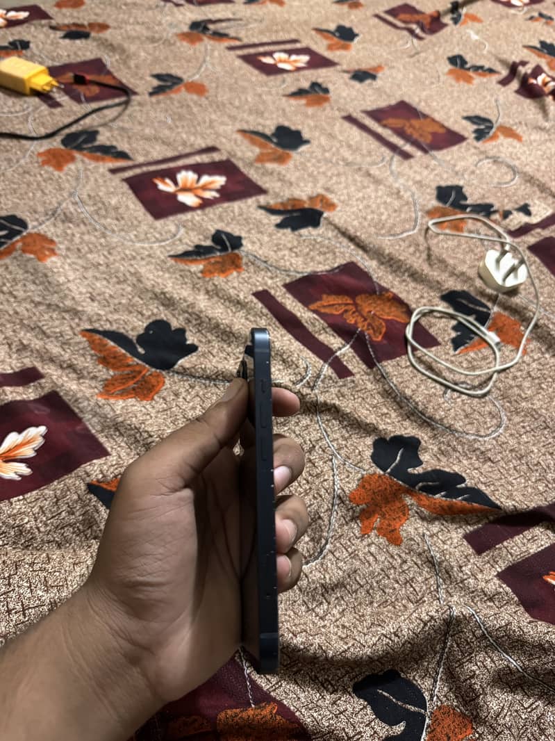 Apple iPhone 13 5