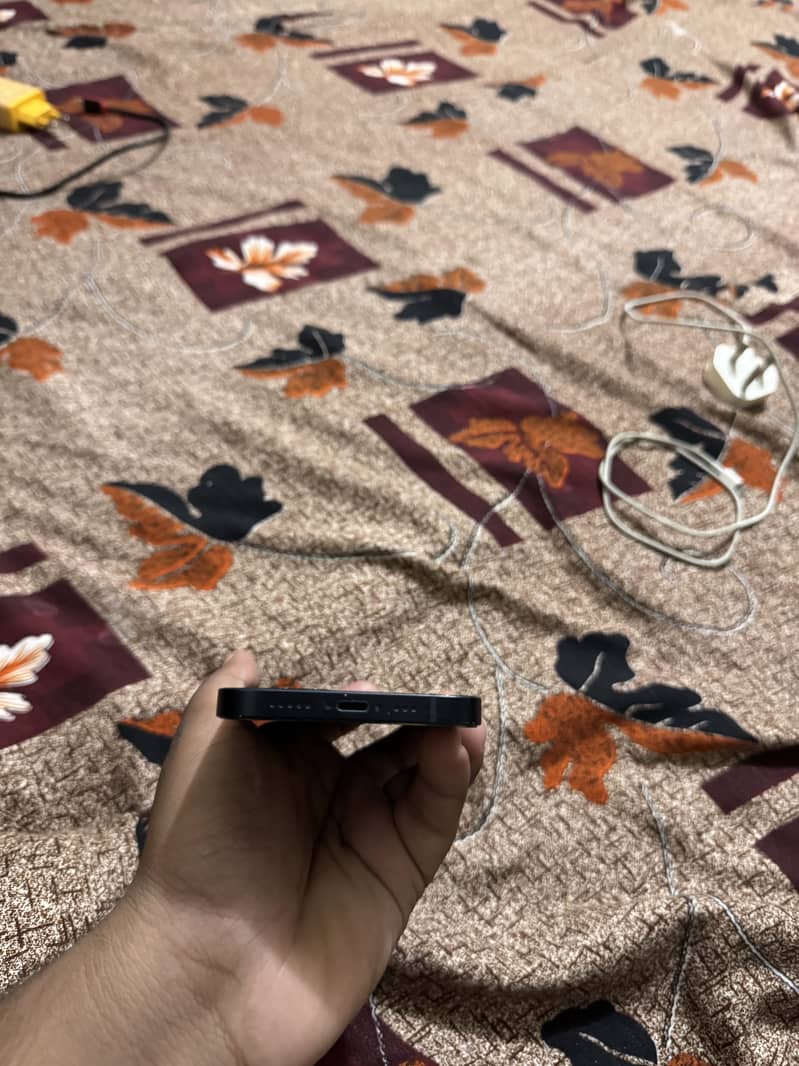 Apple iPhone 13 6