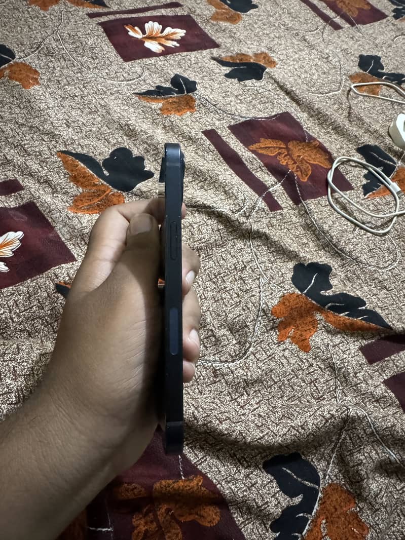 Apple iPhone 13 7