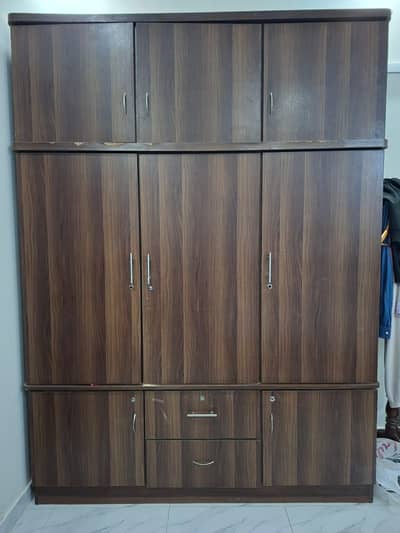 Large Wooden Wardrobe with Overhead Storage – Spacious & Durable