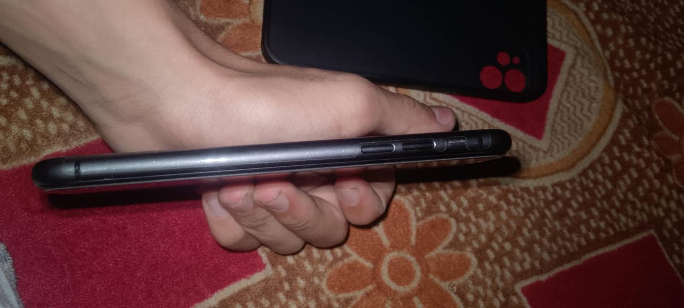 Apple iPhone 11 3
