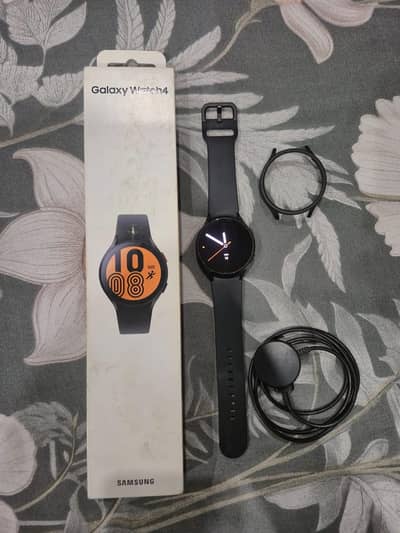 Samsung watch 4 with complete box condition 10/10