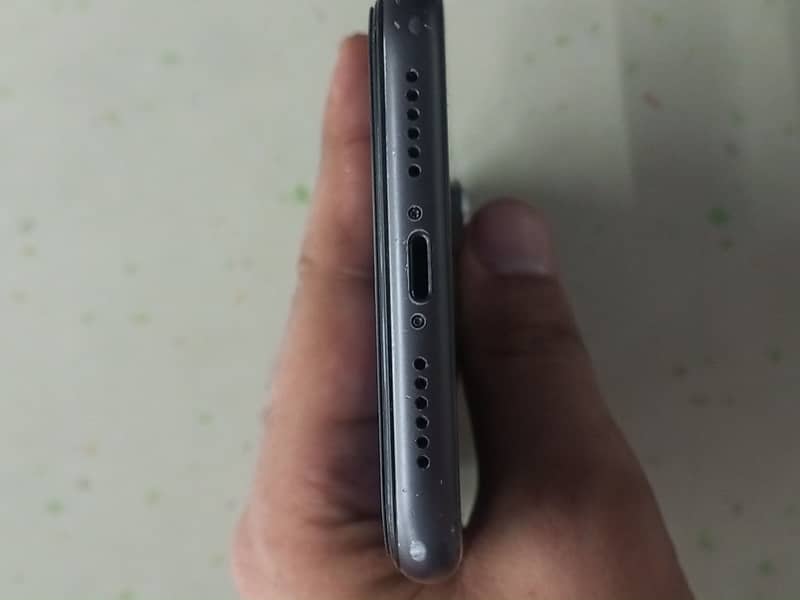 Apple iPhone 11 4