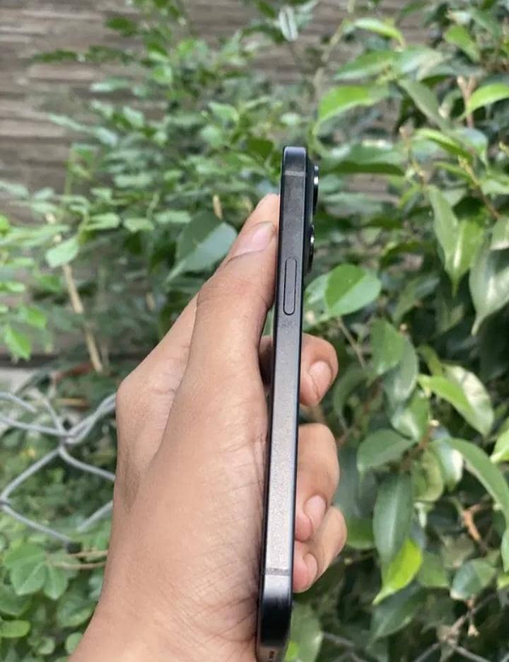 Apple iPhone 15 3