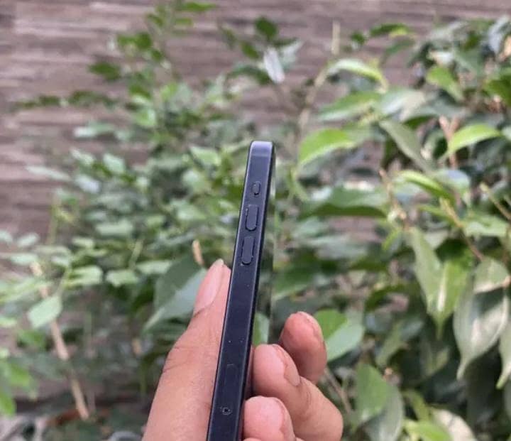 Apple iPhone 15 4