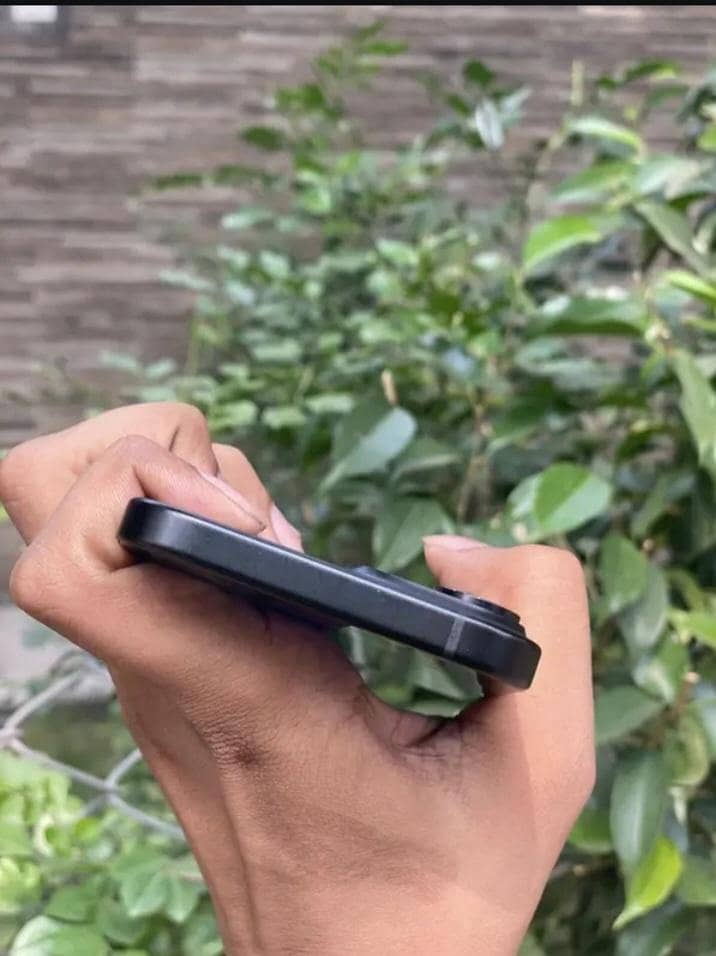 Apple iPhone 15 5
