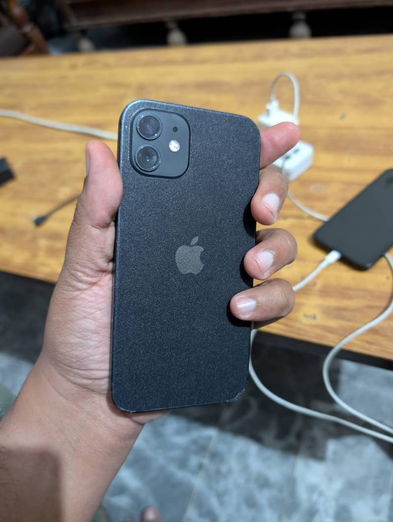 Apple iPhone 12 1