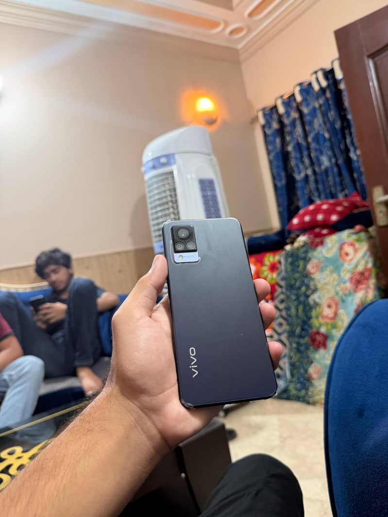Vivo V21 0