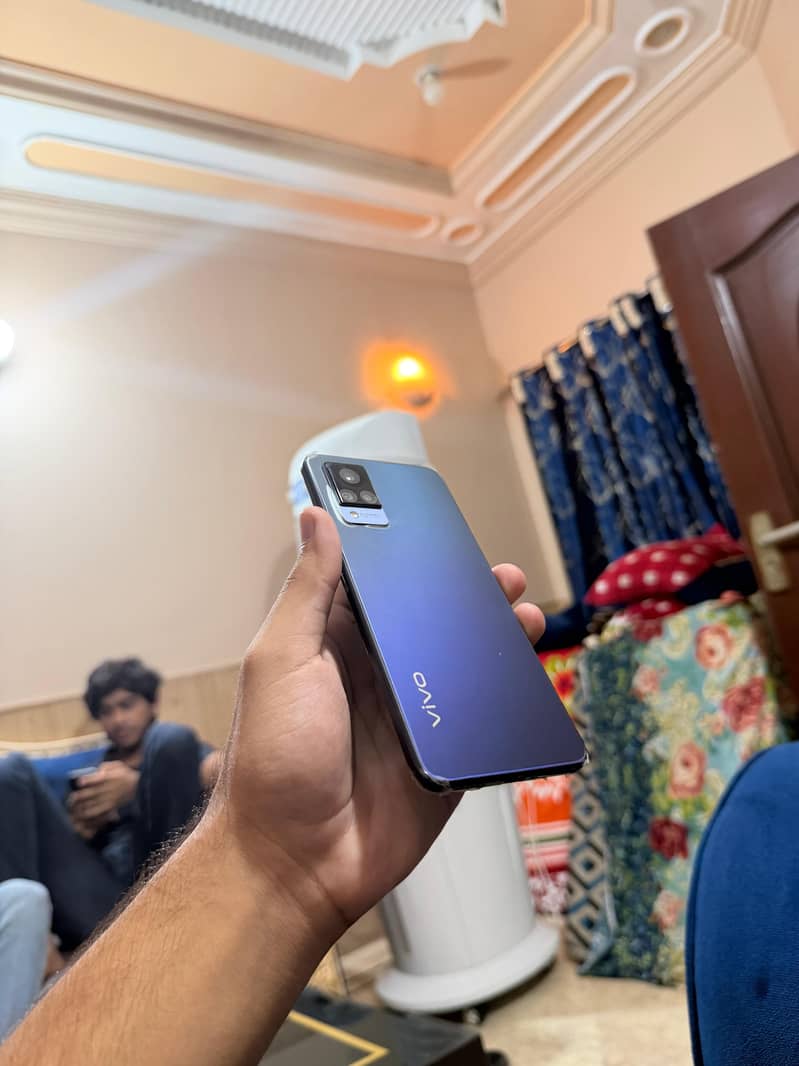 Vivo V21 4