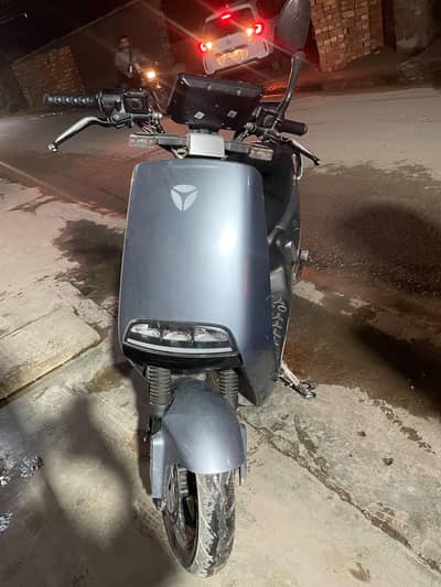 yadea g5 10/10 condition