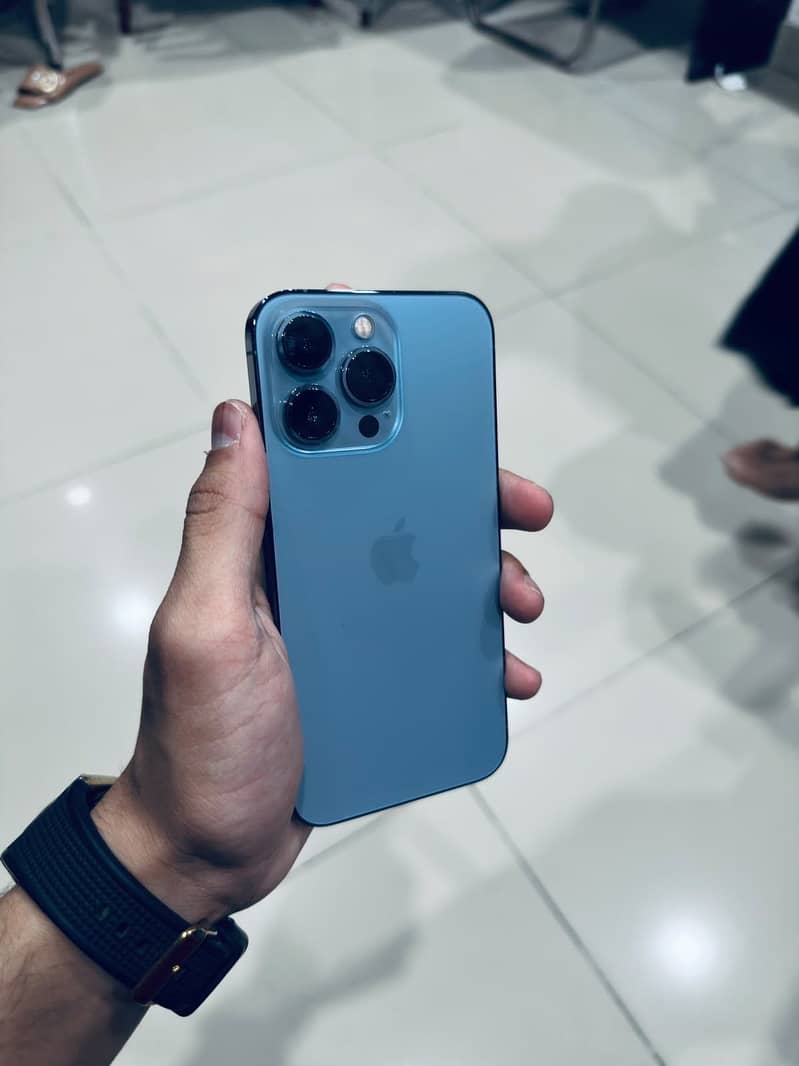 Apple iPhone 13 Pro 2