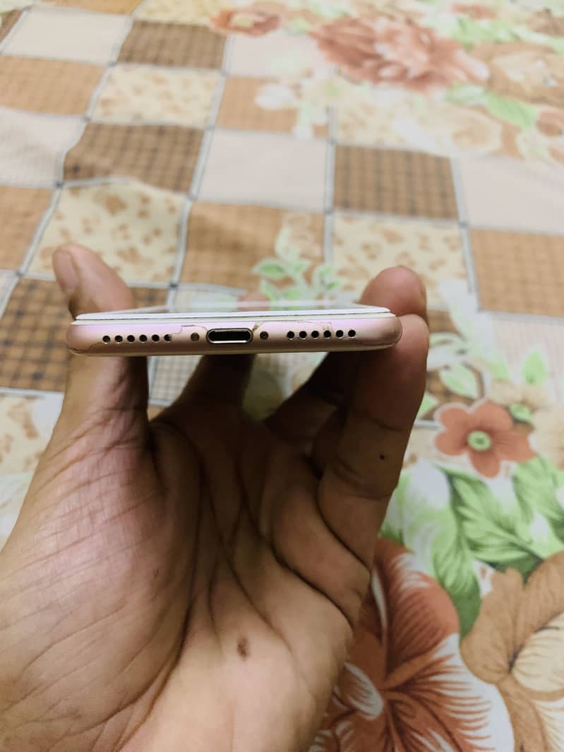 Apple iPhone 7 3