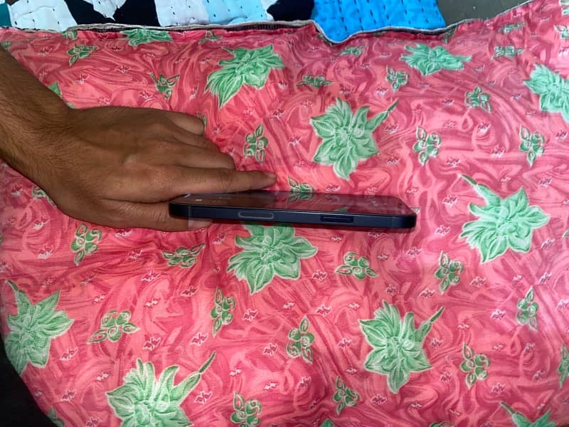 Apple iPhone 12 7