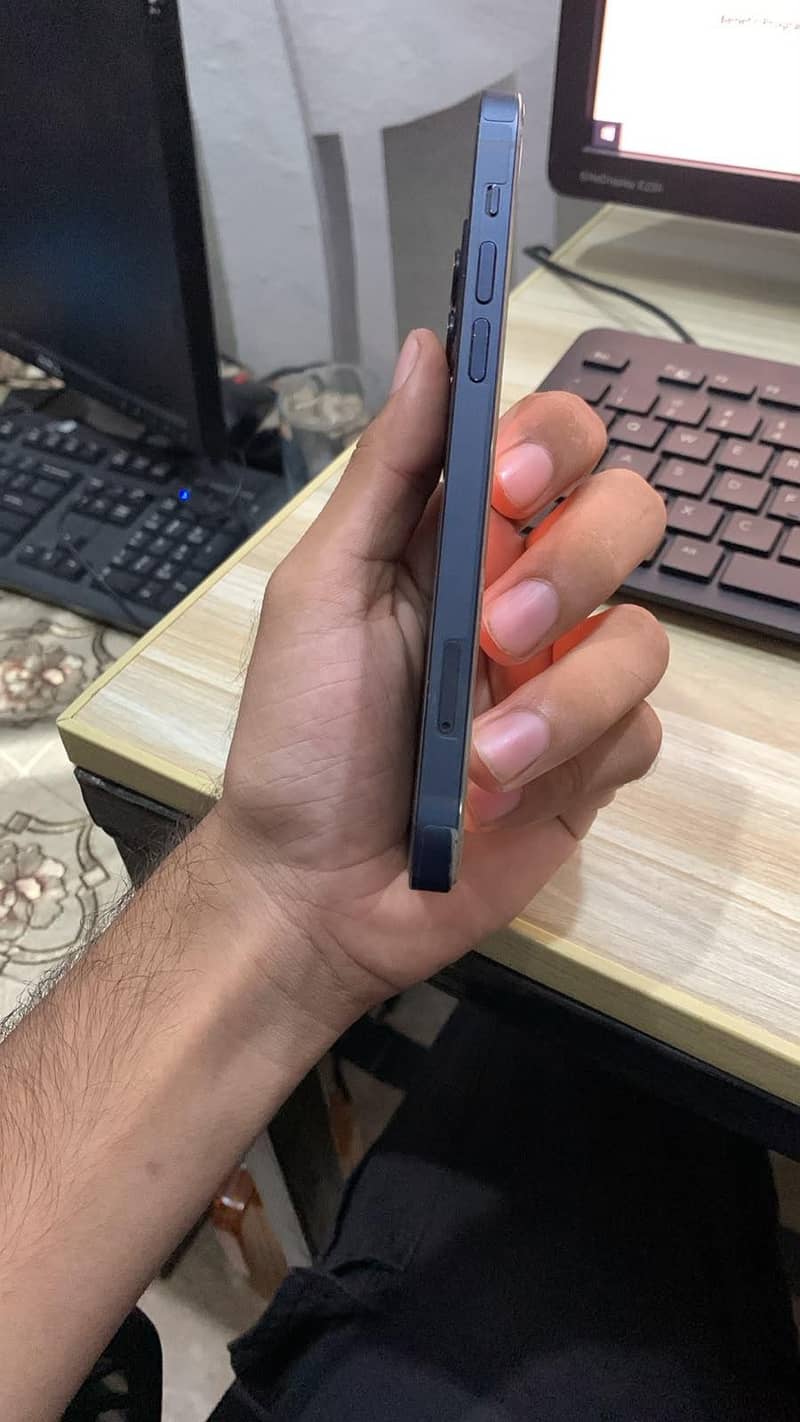 Apple iPhone 12 2