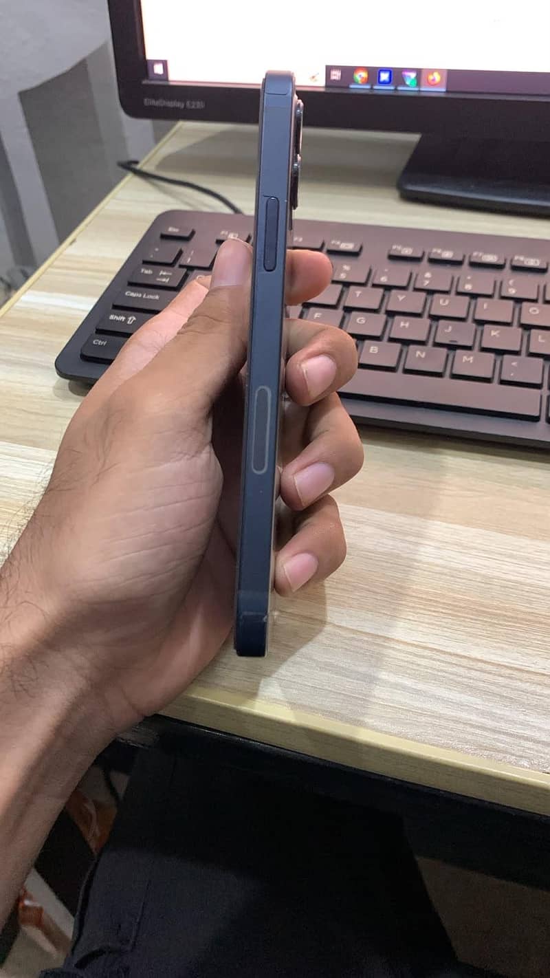 Apple iPhone 12 5