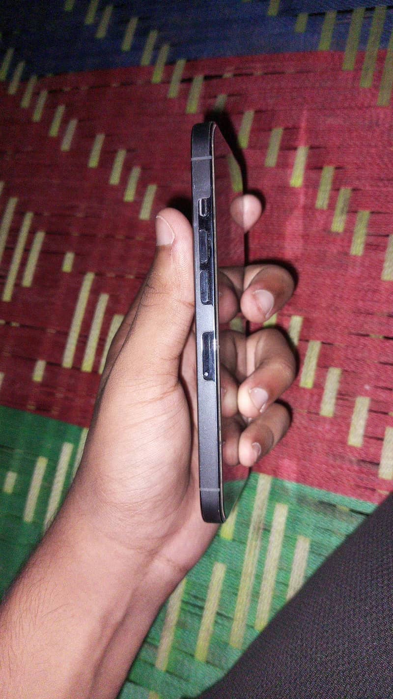 Apple iPhone 13 Pro 2