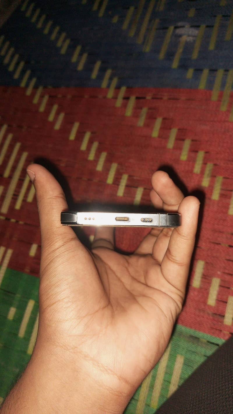 Apple iPhone 13 Pro 4