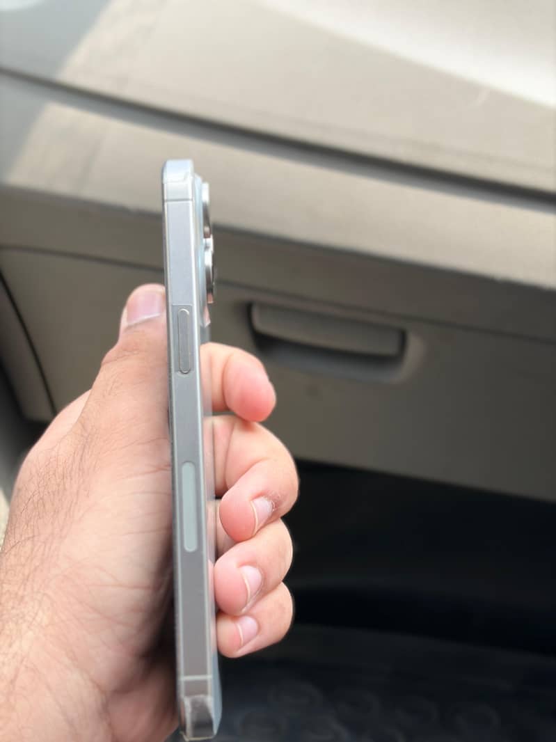 IPHONE 15 PRO MAX 2