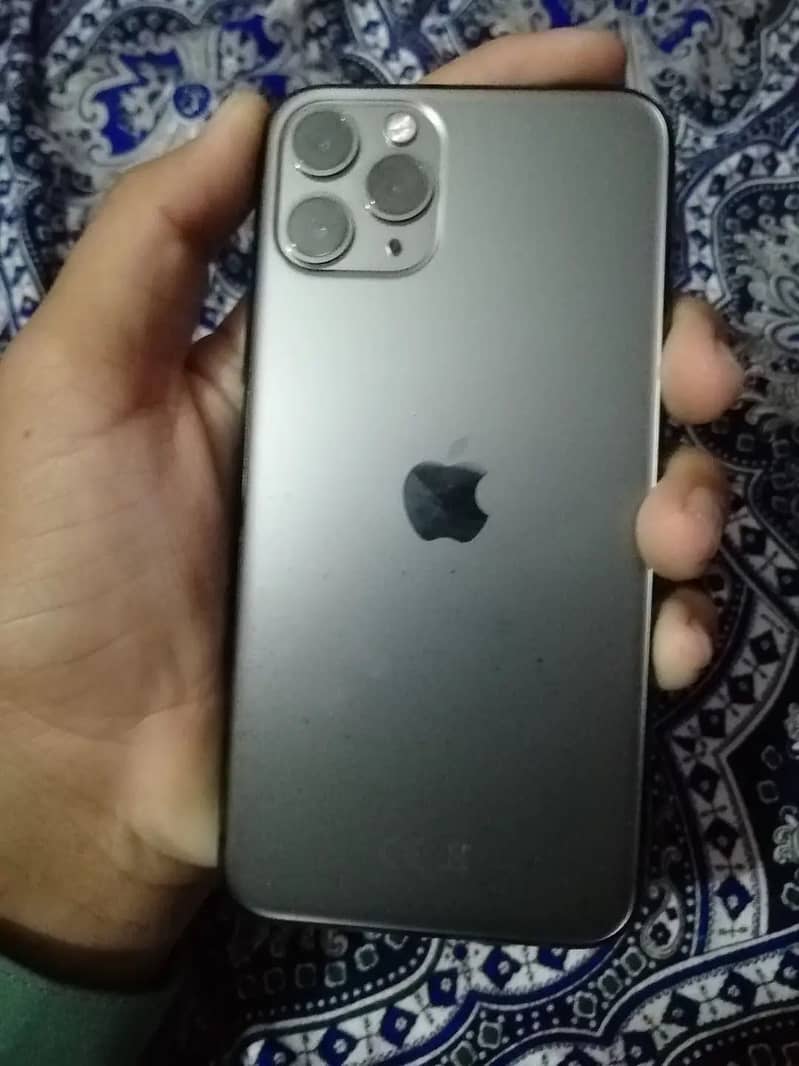 Apple iPhone 11 Pro 4