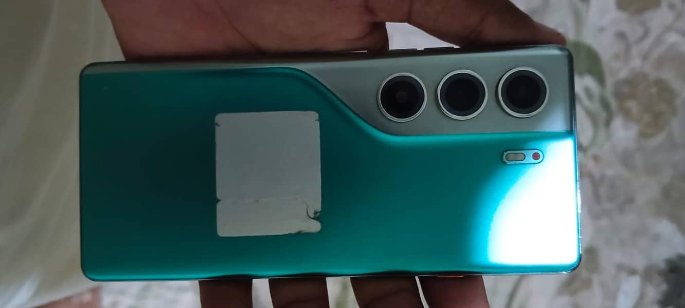 Tecno CAMON 40 Pro 1