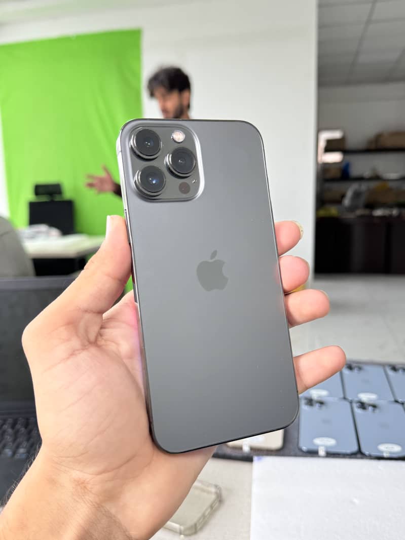 Apple iPhone 13 Pro Max 0