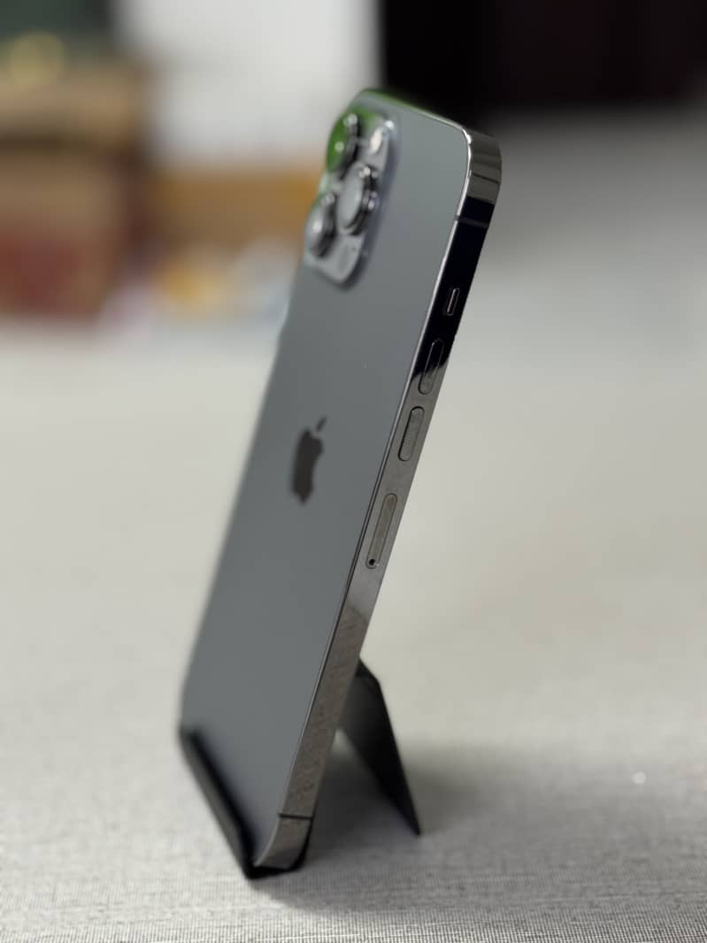 Apple iPhone 13 Pro Max 4