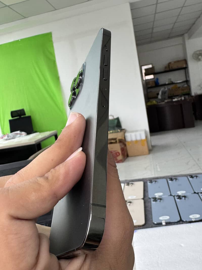 Apple iPhone 13 Pro Max 5