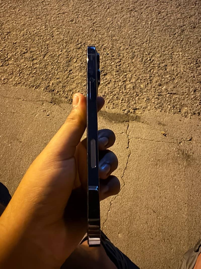 Apple iPhone 13 Pro Max 2