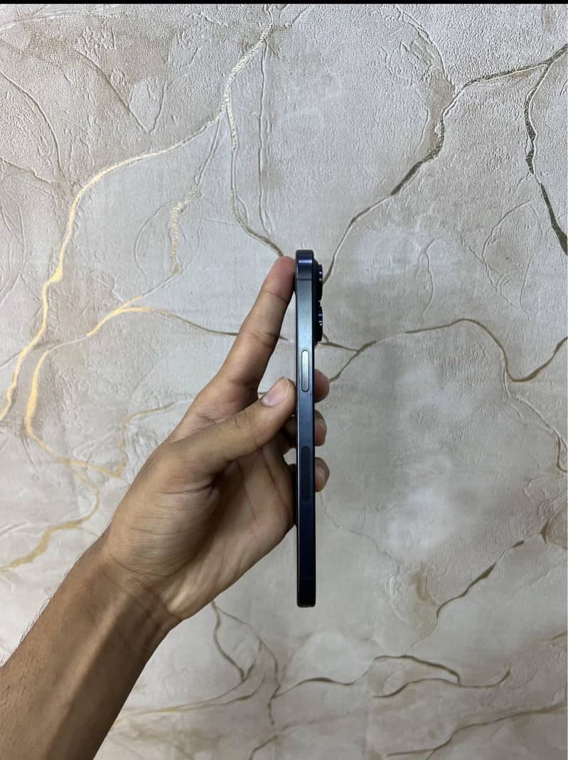 Apple iPhone 15 Pro Max 0